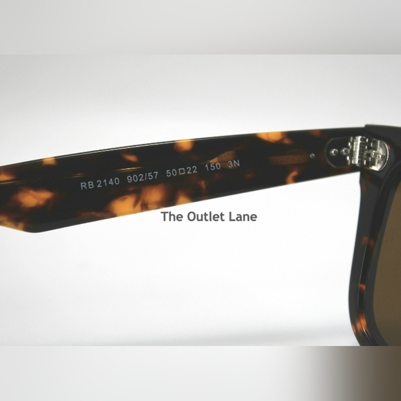 Model Display Ray-Ban Wayfarer Tortoise Brown RB2140 - Picture 9 of 16